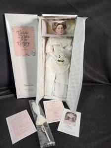 lot 83 image: Flora The 1940s Bride - Classic Brides of the Century