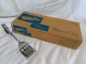 lot 171 image: Pampered Chef New in Box Hospitality Set and Serving Spatula