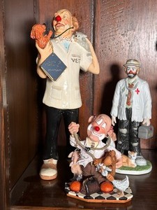 lot 184 image: Vintage Judis Pastime Clown Veterinarian, Flambro Emmett Kelly Jr Veterinarian, And third Clown Veterinarin Figurines