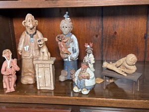 lot 185 image: Set of Pottery Veterinarian Sculptures
