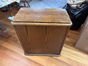 lot 192 image: Vintage Wood Laundry Hamper