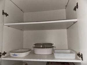 lot 202 image: Vintage Pyrex Corningware Pieces