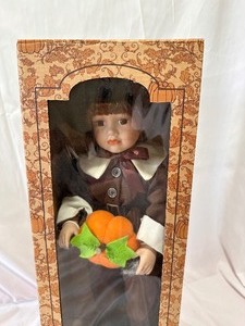 lot 125 image: Cracker Barrell Pilgram Boy New in Box