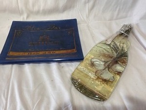 lot 138 image: Wine Lovers Gift Set with Wine Bottle Spoon Rest and Appetizer Plate