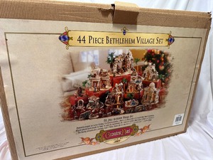 lot 142 image: 44 Piece Bethlehem Village Set in Box