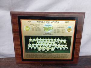 1987 Twins Plaque and 91 Homer Hanky