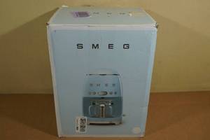 lot 3 image: SMEG 50s Retro Style Drip Filter Coffee Machine
