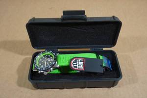 lot 5 image: Luminox Pacific Diver Watch