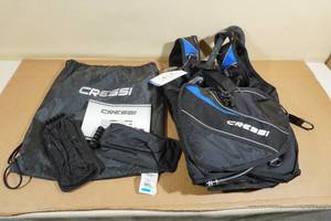 lot 17 image: Cressi Lightwing Travel-Friendly Light Back Inflation BCD -Medium