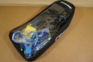 lot 19 image: Cressi Adult Palau Fin Snorkel Set -Size SM, Blue