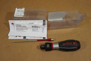 lot 39 image: Wiha Digital Torque Control Adjustable iTorque Handle