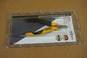 lot 42 image: Wiha ESD Safe Precision Pliers Short Flat Nose