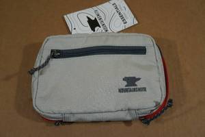 lot 80 image: Mountainsmith Essential Stash Travel Organizer Pouch