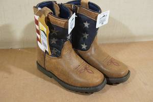lot 94 image: Smoky Mountain Boots -Little Kids 10, American Flag