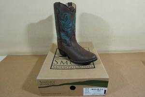 lot 97 image: Smoky Mountain Boots -Youth 4.5, Teal Stitching