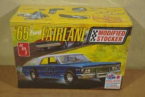 lot 105 image: AMT 65 Ford Fairline Model Kit