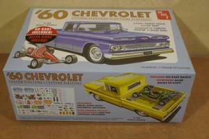 lot 107 image: AMT 60 Chevrolet Custom Fleetside 125 Plastic Model Kit