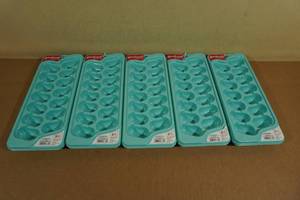 lot 160 image: 10 Good Cook Stackable Ice Cube Trays