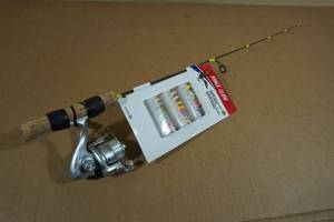 lot 166 image: Eagle Claw 28 Ice Fishing Pole with Jig Kit