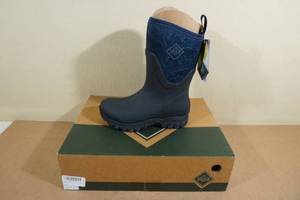 lot 184 image: Muck Boots Womens Arctic Sport II Mid Boots -Size 5