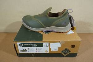 lot 186 image: Muck Boots Womens Outscape Low -Size 12