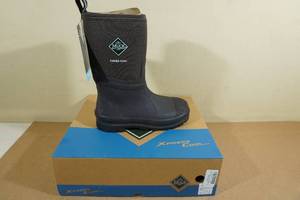 lot 187 image: Muck Boot Chore Cool Mid Boots -Mens 9, Womens 10