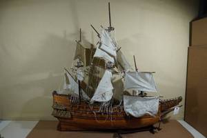 lot 192 image: Vintage Handmade 40 Navy Warship