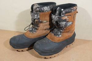 lot 206 image: Ozark Trail Winter Boots -Size 9