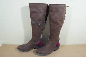 lot 208 image: Vera of Los Angeles 18 Womens Boots -Size 8.5
