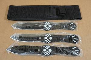 lot 232 image: Day Zero Survival Throwing Knife Set