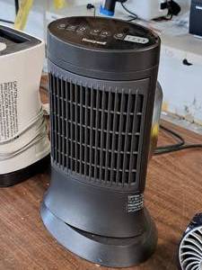 lot 162 image: Honeywell Helen of Troy 1500W Space Heater HCE311V