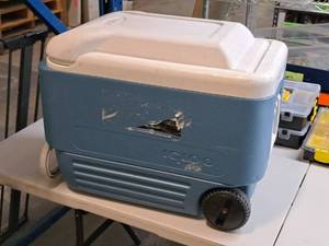 lot 154 image: Plastic Igloo Rolling Chest Cooler