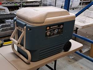 lot 155 image: 40-Quart Plastic Igloo Rolling Chest Cooler
