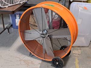 lot 156 image: Commercial Electric Industrial 30 Drum Fan