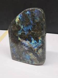 lot 64 image: Display Gem #14 7 Full-Polished Labradorite Tower for display