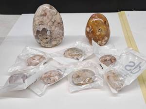 lot 68 image: Display Gem #18 Flower Agate Small 3 and Medium 4 Towers with pebbles for display
