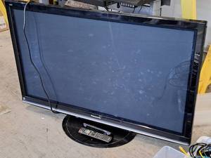lot 190 image: Panasonic 598W 50 Plasma HDTV TV TC-P50G10 with Two Remote Controls and One Power Cord