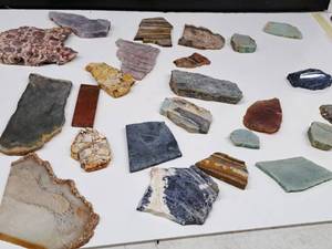 lot 41 image: Gemstone Slab Mix #2 20 Gem Slabs For Cabbing. Various Jasper, Agate, Quartz