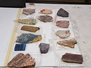 lot 42 image: Gemstone Slab Mix #3 14 Gem Slabs For Cabbing. Various Jasper, Agate, Quartz
