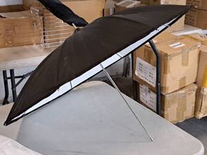 lot 230 image: Hensel Studiotechnik 32 Light Umbrella