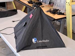 lot 232 image: Limo Studio Light with Reflector Shade