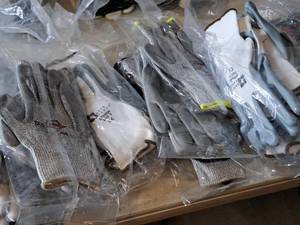 lot 258 image: Lot of (15 Pair) Assorted Work Gloves