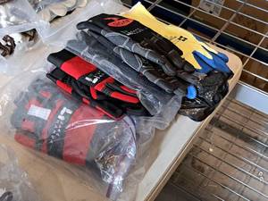 lot 259 image: Lot of (17 Pair) Assorted Work Gloves