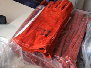lot 260 image: Lot of (12 Pair) Safe Hands Leather Work Gloves
