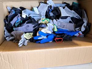 lot 268 image: Lot of (1 Box) Assorted Work Gloves