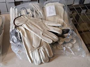 lot 265 image: Lot of (18 Pair) Leather Work Gloves