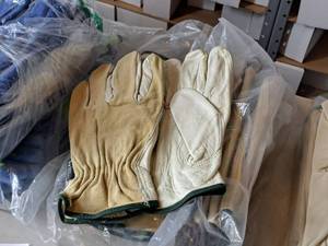 lot 263 image: Lot of (12 Pair) Safe Hands Leather Work Gloves
