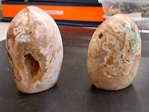 lot 53 image: Display Gem #3 Madagascar Flower Agates pair medium 4 for display