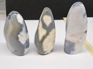 lot 58 image: Display Gem #8 5 Orca Agate Tower Three Piece for Display