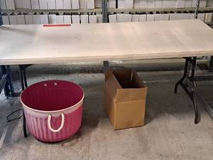 lot 353 image: 6 Folding Table